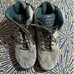 Brown thick shoelaces